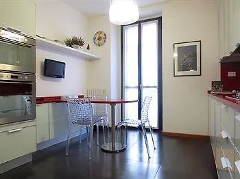 Temporary House - Brera District Apartment Milan