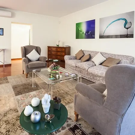 Temporary House - Brera District Apartment Milan